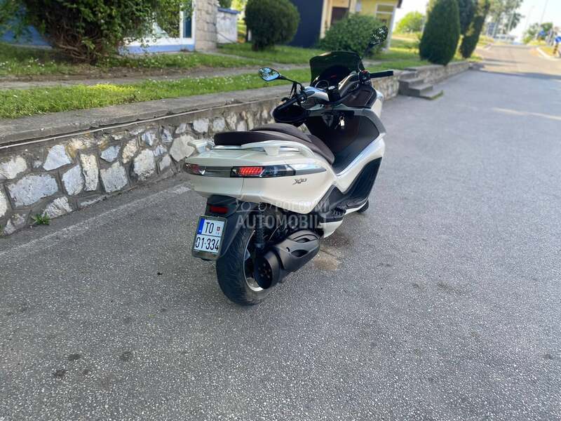 Piaggio X10