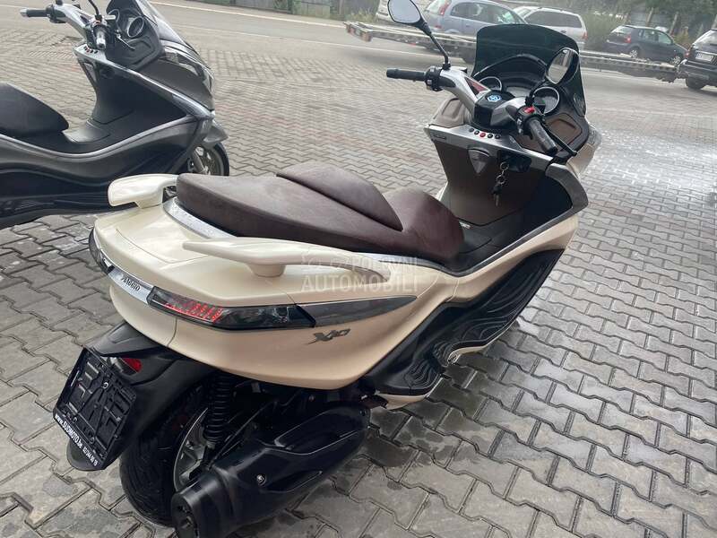 Piaggio X10