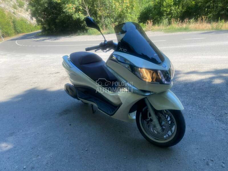 Piaggio X10