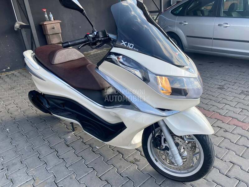 Piaggio X10