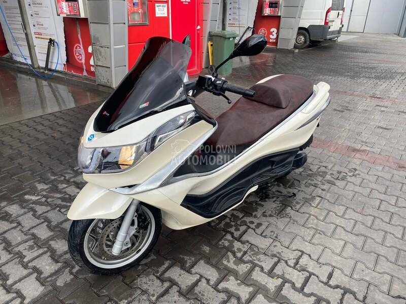 Piaggio X10