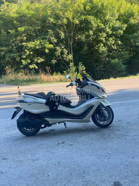Piaggio X10