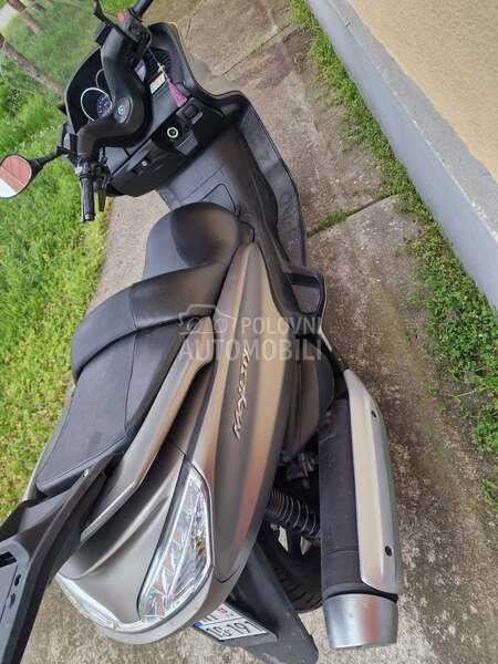 Yamaha Majesty