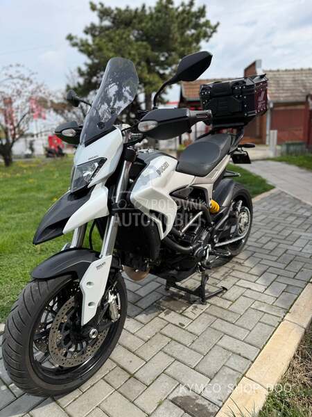 Ducati Hyperstrada 821 DESMO