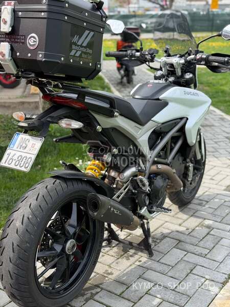 Ducati Hyperstrada 821 DESMO