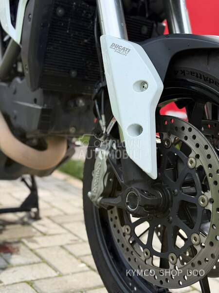 Ducati Hyperstrada 821 DESMO