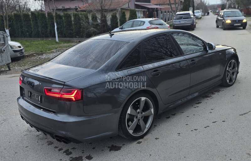 Audi S6 
