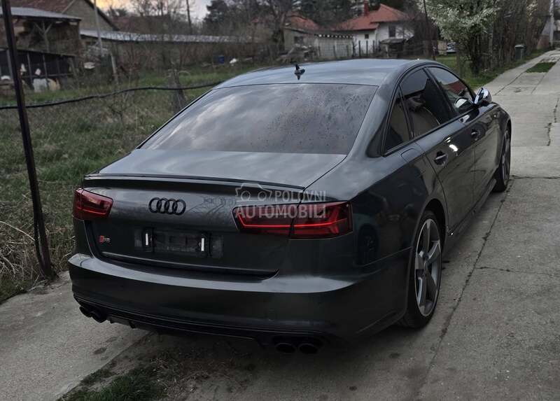 Audi S6 