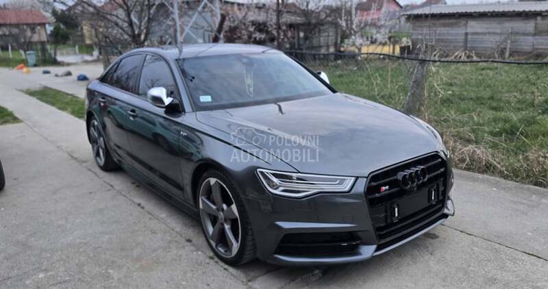 Audi S6 