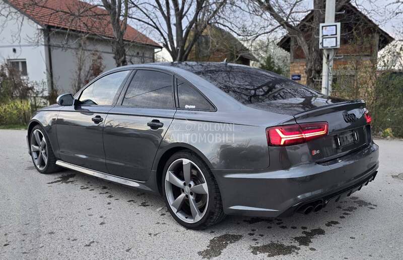 Audi S6 