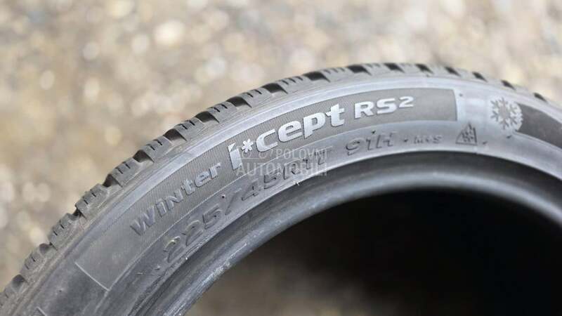 Hankook 225/45 R17 Zimska