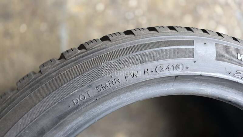 Hankook 225/45 R17 Zimska