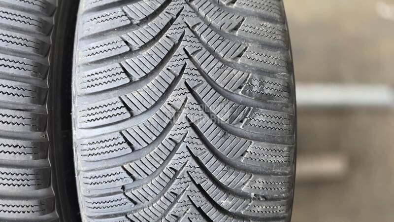 Hankook 225/45 R17 Zimska