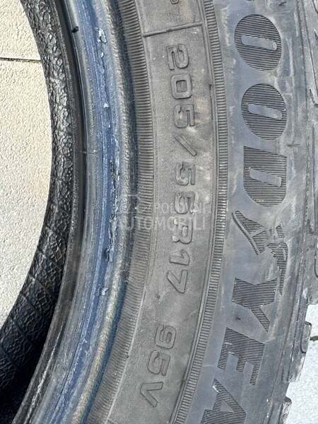 Goodyear 205/55 R17 Zimska