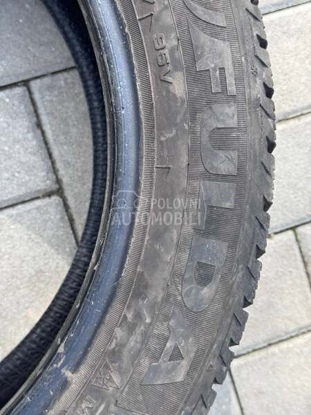 Goodyear 205/55 R17 Zimska