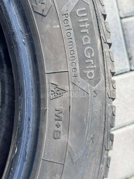 Goodyear 205/55 R17 Zimska