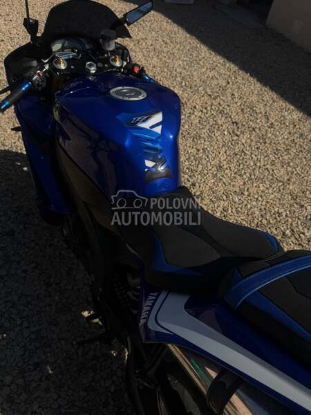 Yamaha YZF R1