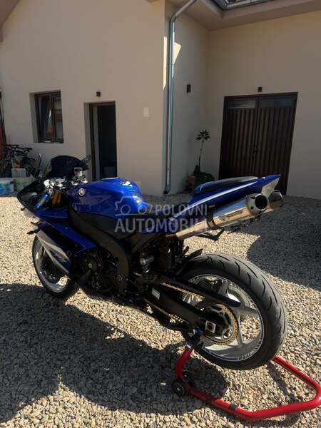 Yamaha YZF R1