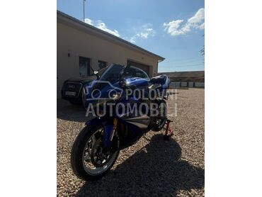 Yamaha YZF R1