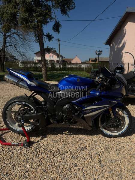 Yamaha YZF R1