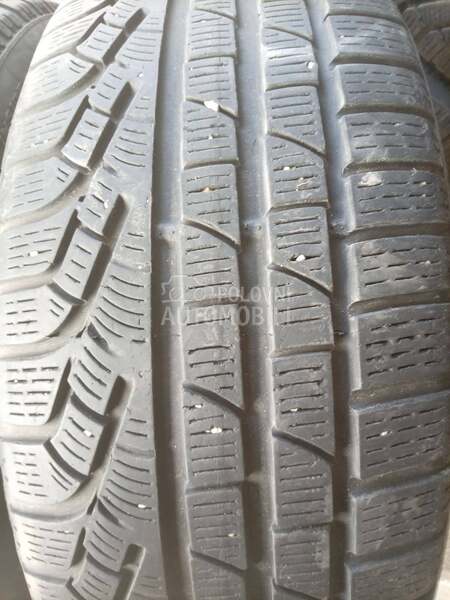 Pirelli 235/45 R18 Zimska