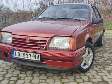 Opel Ascona 1.8i