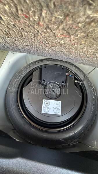 Renault Captur INITIALe Paris