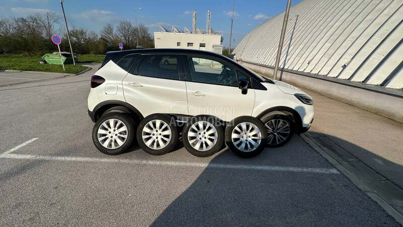 Renault Captur INITIALe Paris