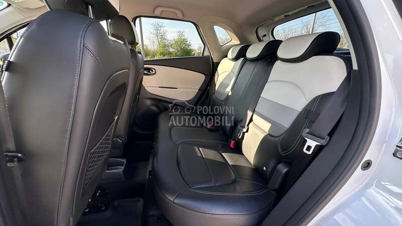 Renault Captur INITIALe Paris