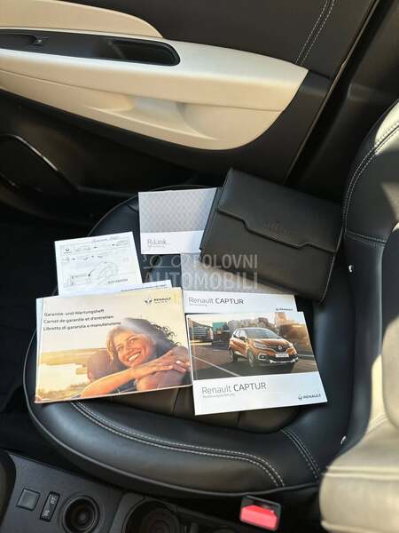 Renault Captur INITIALe Paris