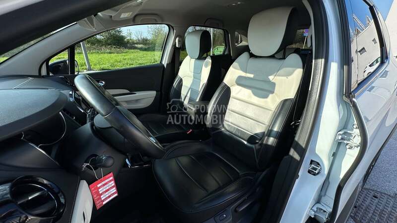 Renault Captur INITIALe Paris