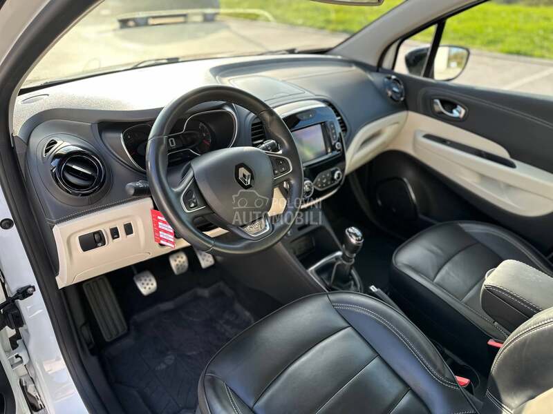 Renault Captur INITIALe Paris