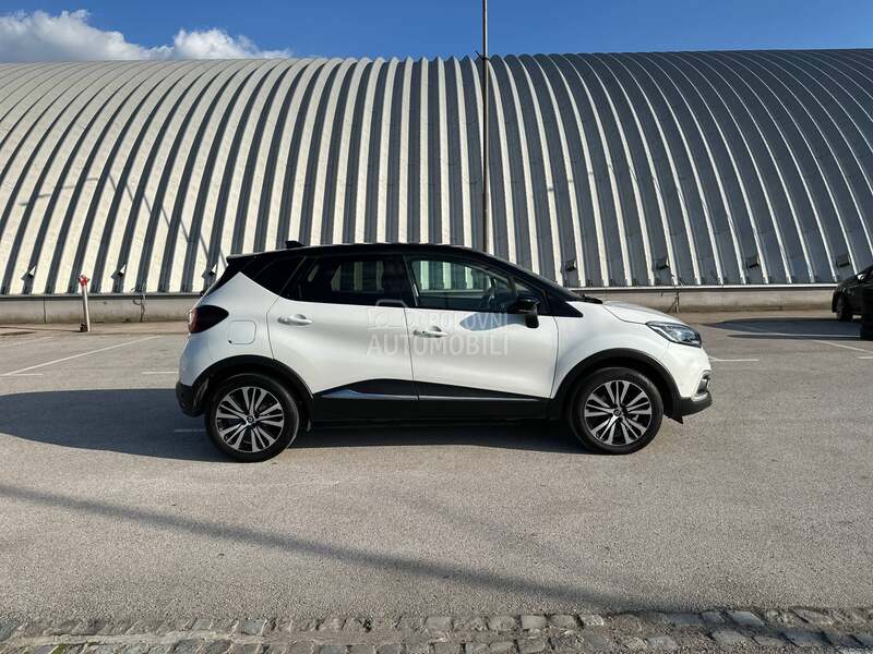 Renault Captur INITIALe Paris