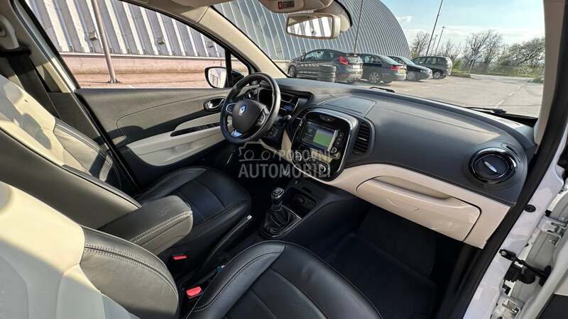 Renault Captur INITIALe Paris