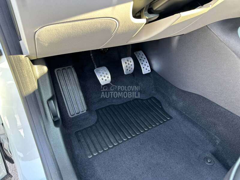 Renault Captur INITIALe Paris