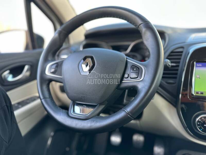 Renault Captur INITIALe Paris