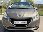 Peugeot 208 1.2Bnav/pano/grejaci