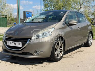 Peugeot 208 1.2Bnav/pano/grejaci