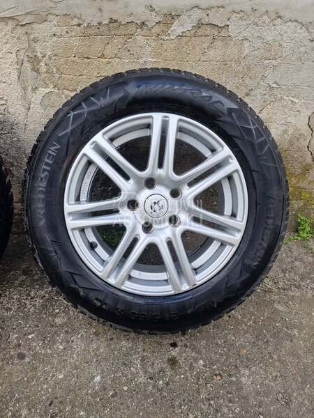 Vredestein 215/60 R17 Zimska