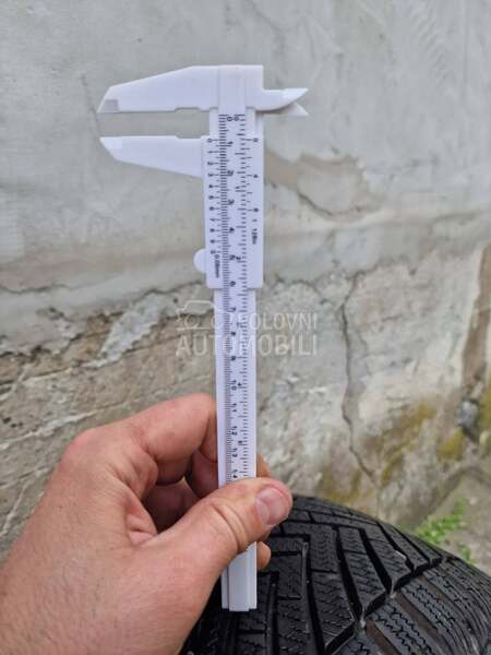 Vredestein 215/60 R17 Zimska