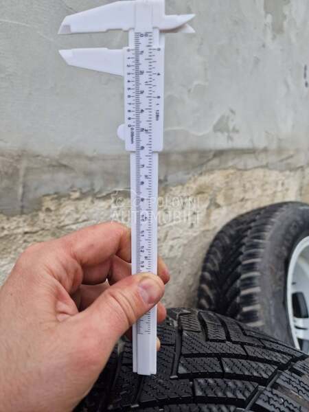 Vredestein 215/60 R17 Zimska