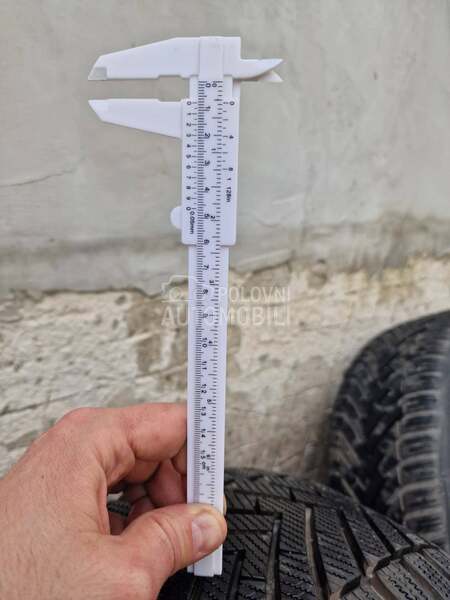 Vredestein 215/60 R17 Zimska