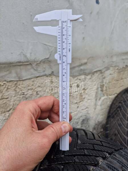 Vredestein 215/60 R17 Zimska