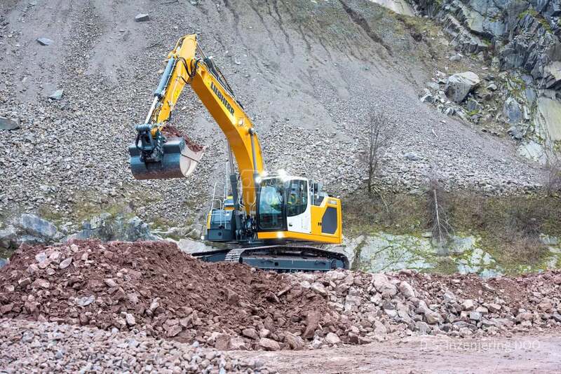 Liebherr R930