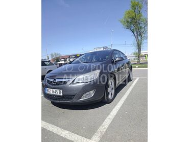 Opel Astra J 