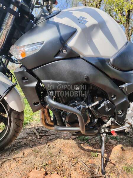 Suzuki GSR 600