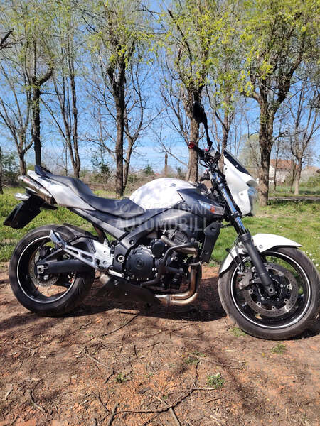Suzuki GSR 600
