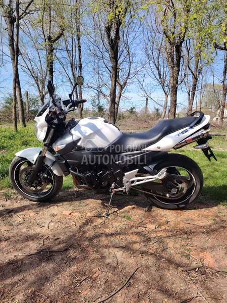 Suzuki GSR 600