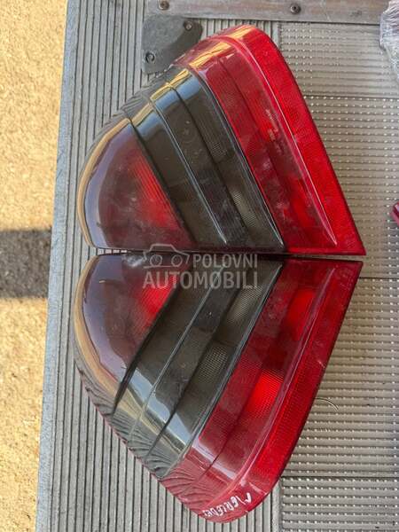 štop lampa w210