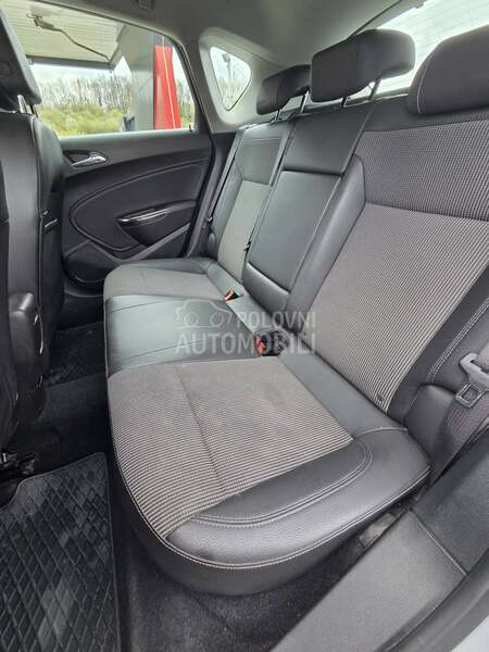 Opel Astra J 